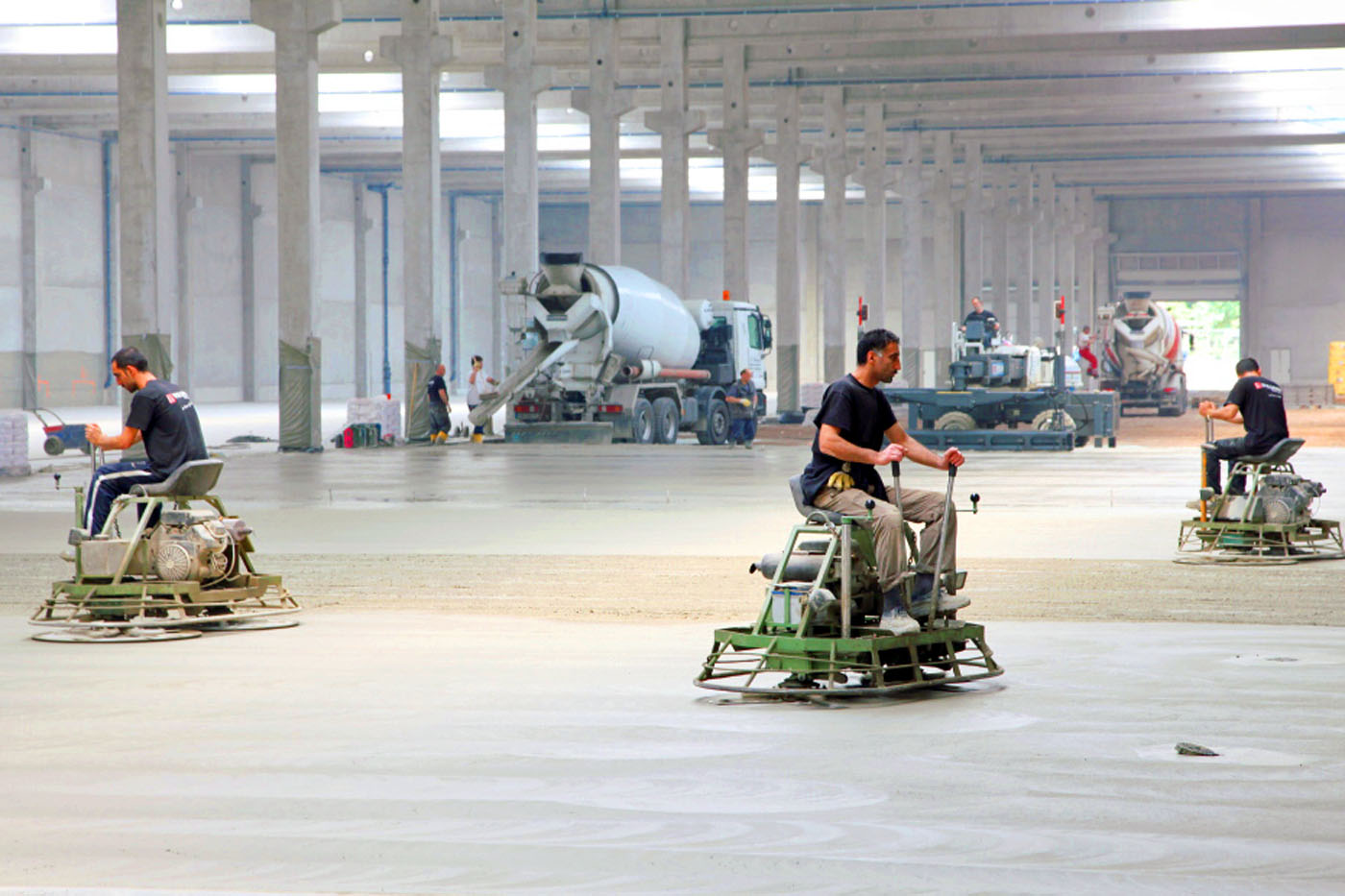 Betonboden vom Industrieboden-Profi WIEGRINK Effizienter Betoneinbau und Messtechnik